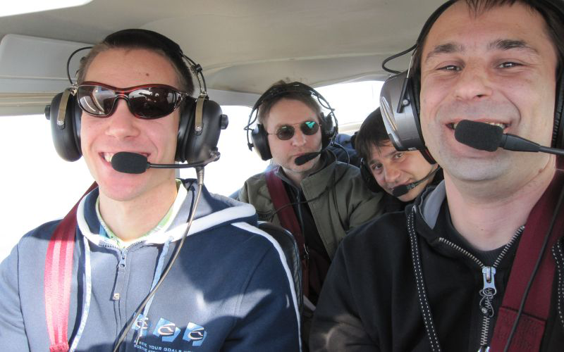 Účastníci zážitku pilotem letadla Cessna na zkoušku